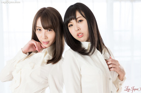 Busty office ladies Kisaki Aya and Yokoyama Natsuki give footjob